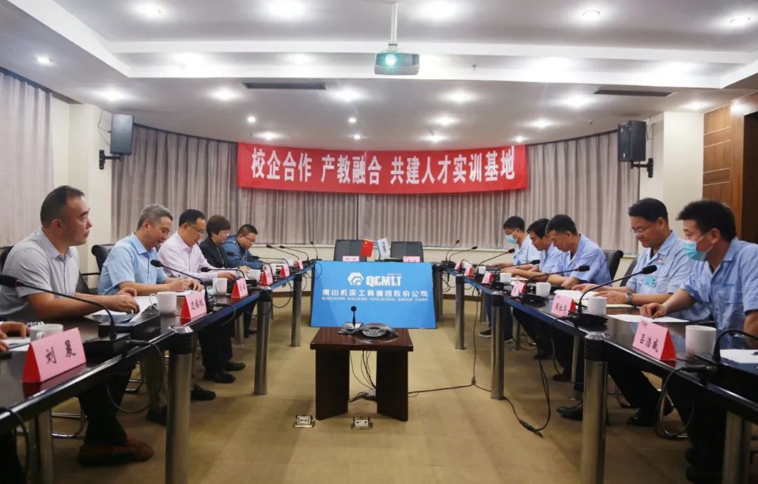 秦川集團與陜西機電職業(yè)技術學院、寶雞技師學院聯(lián)合簽署校企合作協(xié)議